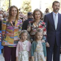 La infanta Elena, la Reina Sofía, el Príncipe Felipe y las infantas Leonor y Sofía en la Misa de Pascua