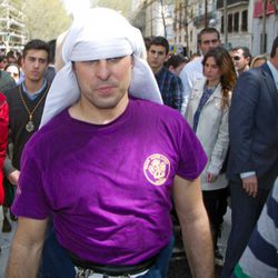 Fran Rivera vestido de costalero del Cristo de las Tres Caídas en Sevilla