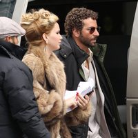 Jennifer Lawrence y Bradley Cooper vuelven a los 70 en el set de rodaje