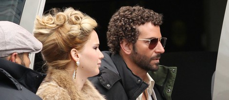 Jennifer Lawrence y Bradley Cooper vuelven a los 70 en el set de rodaje