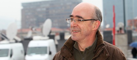 Álex Angulo en el funeral de Mariví Bilbao