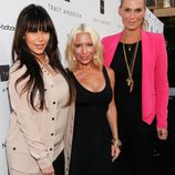 Kim Kardashian y Molly Sims a los lados de Tracey Anderson en la apertura de su nuevo estudio