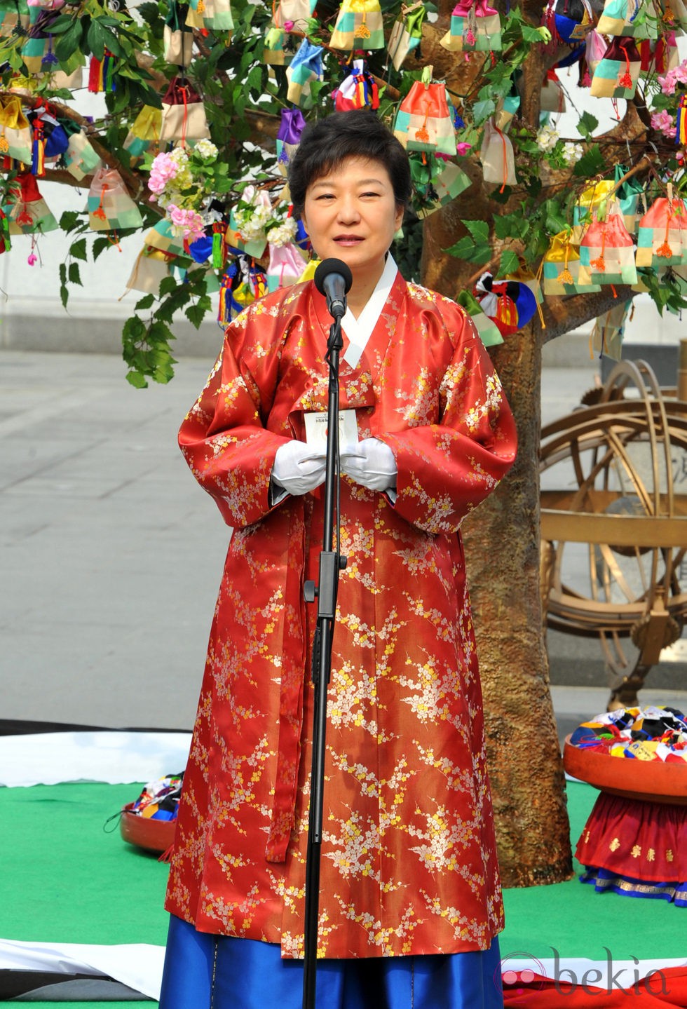 Park Geun-Hye con el traje tradicional coreano