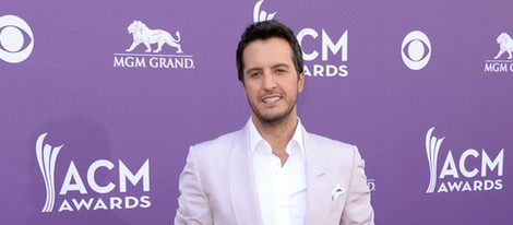 Luke Bryan en la alfombra roja de los Premios de Música Country 2013