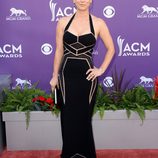 Kaley Cuoco en la alfombra roja de los Premios de Música Country 2013