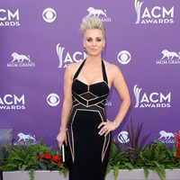 Kaley Cuoco en la alfombra roja de los Premios de Música Country 2013