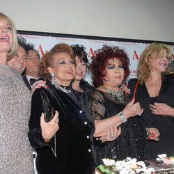 Sara Montiel junto a Bárbara Rey, Carmen Sevilla y Tita Cervera