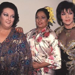 Sara Montiel junto a Monserrat Caballé y Lola Flores