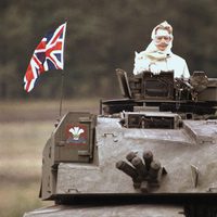 Margaret Thatcher en un tanque en Fallingbostel