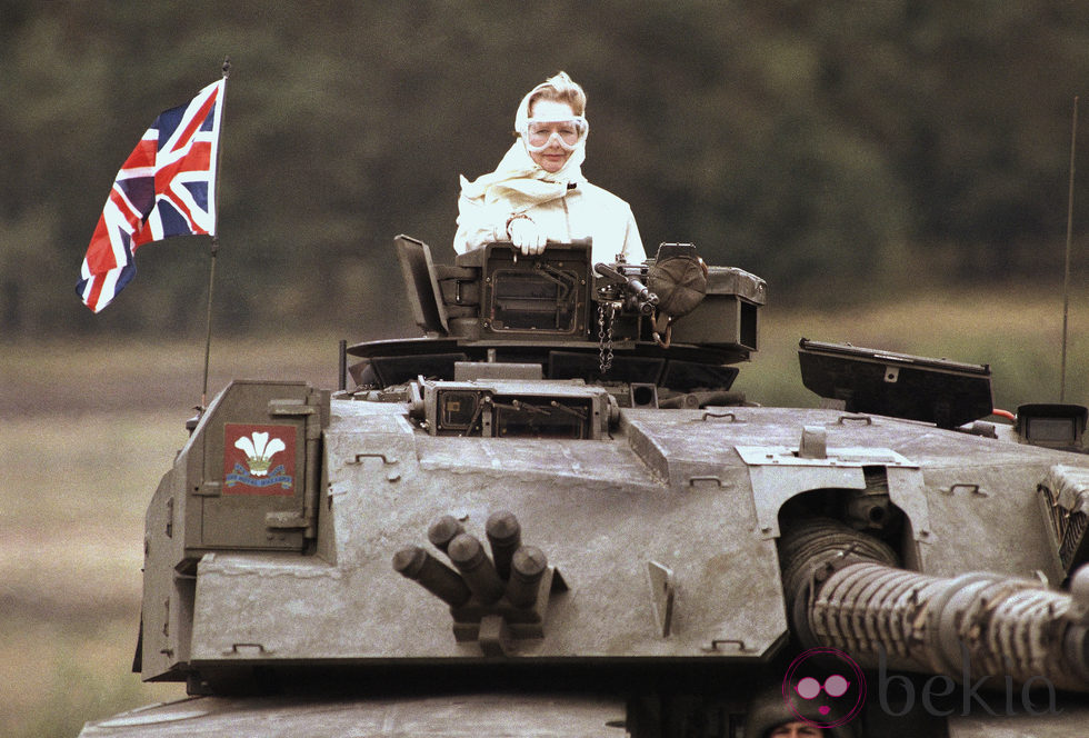 Margaret Thatcher en un tanque en Fallingbostel