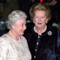 Margaret Thatcher y la reina Isabel II