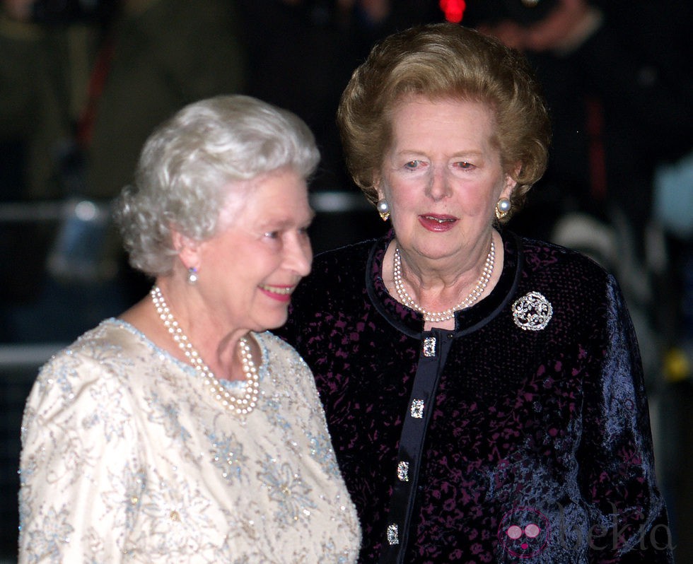 Margaret Thatcher y la reina Isabel II