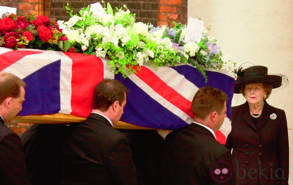 Margaret Thatcher en el funeral de su marido Denis en 2003