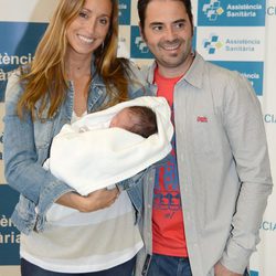 Gemma Mengual y Enric Martín presentan a su segundo hijo, Jou