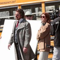 Christian Bale y Amy Adams en el set de rodaje de 'American Bullshit'