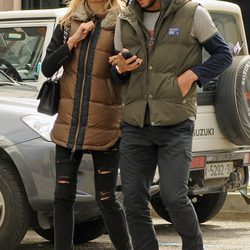 Alba Carrillo y Feliciano López paseando por las calles de Madrid