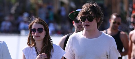 Emma Roberts y Evan Peters en el Festival de Coachella 2013