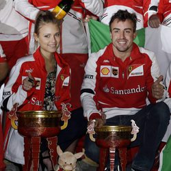 Dasha Kapustina y Fernando Alonso en el Gran Premio de China 2013