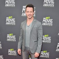 Ian Bohen en la alfombra roja de los MTV Movie Awards 2013