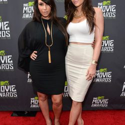 Kim Kardashian y Kylie Jenner en la alfombra roja de los MTV Movie Awards 2013