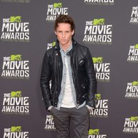 Eddie Redmayne en la alfombra roja de los MTV Movie Awards 2013