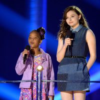 Quvenzhané Wallis y Chloë Grace Moretz en la gala de los MTV Movie Awards 2013