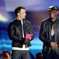 Chris Evans y Samuel L. Jackson en la gala de los MTV Movie Awards 2013