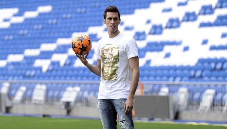 Álvaro Arbeloa ejerciendo de entrenador de un grupo de niños discapacitados