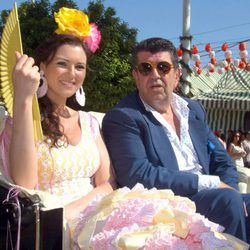 María Jesús Ruiz y José María Gil Silgado paseando por la Feria de Abril 2013