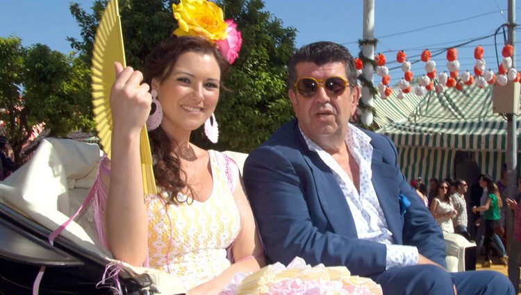 María Jesús Ruiz y José María Gil Silgado paseando por la Feria de Abril 2013