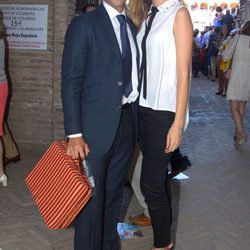 Víctor Puerto y Noelia Margoton en una corrida de toros de la Feria de Abril 2013