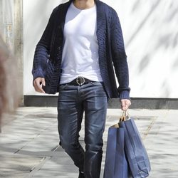 Pablo Alborán de compras por Madrid