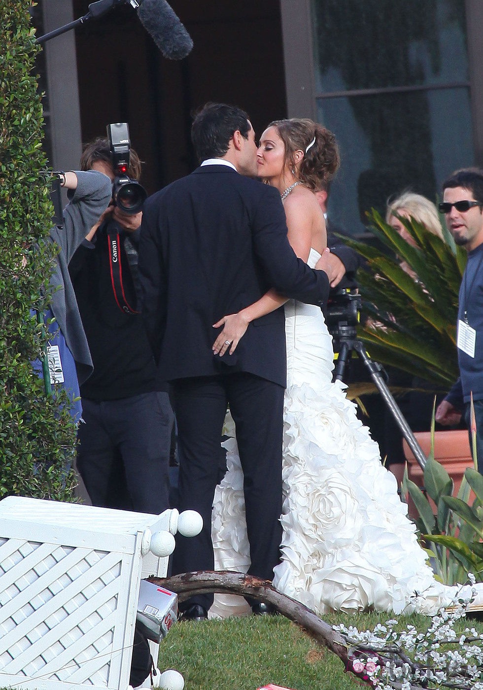 Jason y Molly Mesnick en su boda