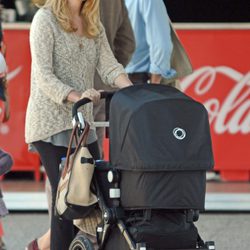 Marta Ortega paseando a su hijo Amancio en un campeonato hípico en Barcelona