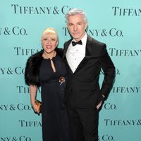 Baz Luhrmann y su mujer Catherine Martin en la fiesta de Tiffany & Co