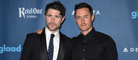 Matt Dallas y Blue Hamilton en los Glaad Media Awards 2013 en Los Angeles