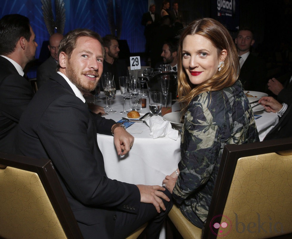 Will Kopelman y Drew Barrymore en los Glaad Media Awards 2013