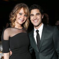 Jennifer Lawrence y Darren Criss en los Glaad Media Awards 2013 en Los Angeles