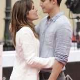 Adriana Ugarte y Álex González se dedican una tierna mirada en el Festival de Málaga 2013