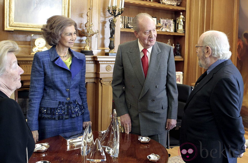 Los Reyes Juan Carlos y Sofía reciben al Premio Cervantes 2012 José Manuel Caballero Bonald