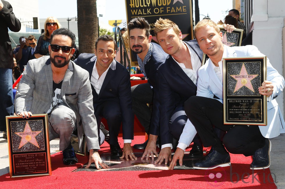 Los Backstreet Boys con su estrella 2.495 en el Paseo de la Fama de Hollywood