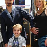 Kevin Richardson junto a su familia en el Paseo de la Fama de Hollywood