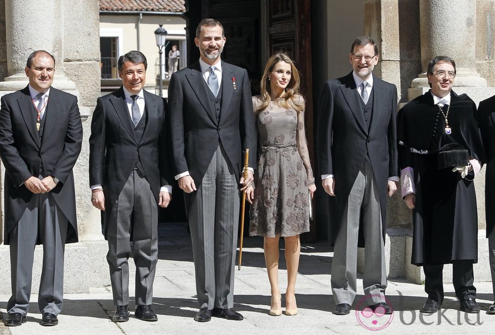 Los Príncipes de Asturias con Mariano Rajoy, Ignacio González y el alcalde de Alcalá de Henares