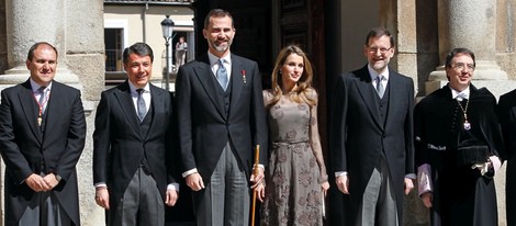 Los Príncipes de Asturias con Mariano Rajoy, Ignacio González y el alcalde de Alcalá de Henares