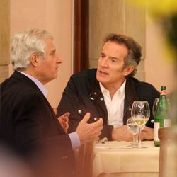 Carlos Fitz-James Stuart y Alfonso Díez comen en la Embajada de España en Roma