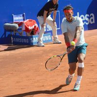 Rafa Nadal disputando un partido en el Conde de Godó 2013