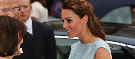 Kate Middleton con un vestido premamá en la National Portrait Gallery