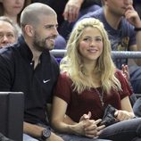 Gerard Piqué y Shakira en un partido del Barça de baloncesto