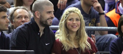 Gerard Piqué y Shakira en un partido del Barça de baloncesto