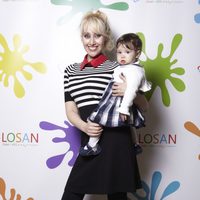 Innocence con su hija Scarlett en la inauguración de LOSAN KIDS en Madrid